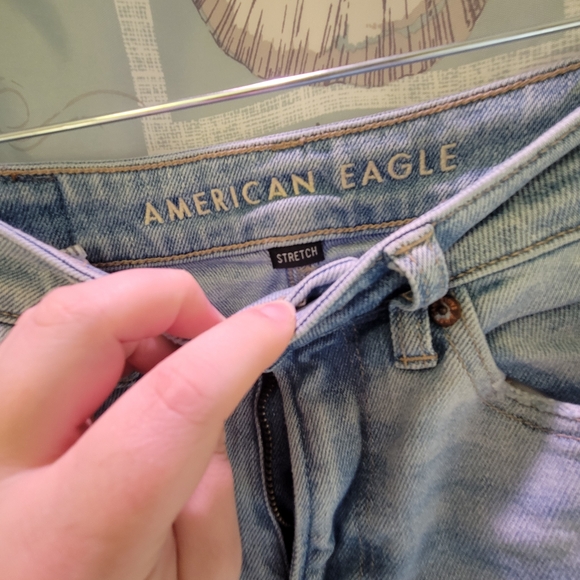 American Eagle Outfitters Light Wash Ripped Boyfriend Jeans - Picture 3 of 15